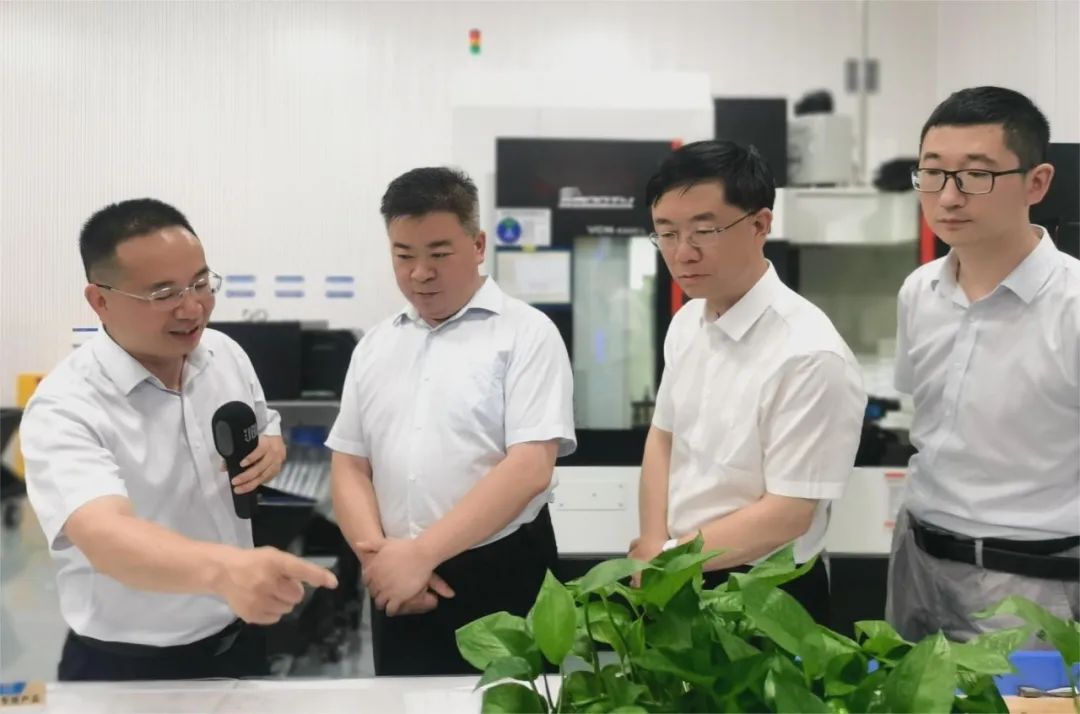 望城區(qū)委書記秦國良來公司調(diào)研