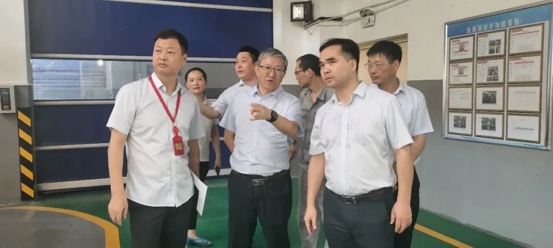 謝康德到公司主持召開現(xiàn)場辦公會